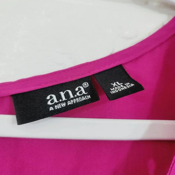 A.n.a Women's Sleeveless Eyelet Top Blouse V-Neck Elastic Hem Purple Size XL NWT - Picture 2 of 5